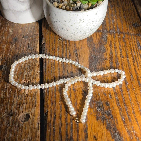 18” Sting of Freshwater Pearls - Picture 2 of 5